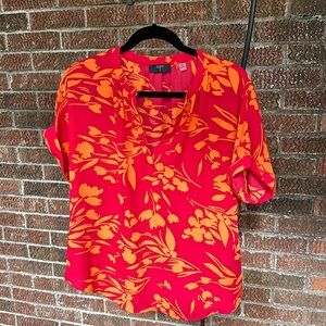 Tahari short sleeve v-neck top